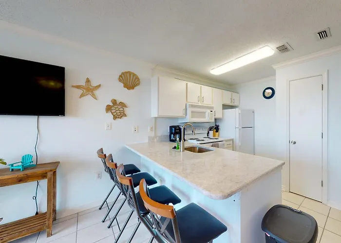 Beautiful Oceanfront With Pool Hot Tub Access Balcony & Wifi