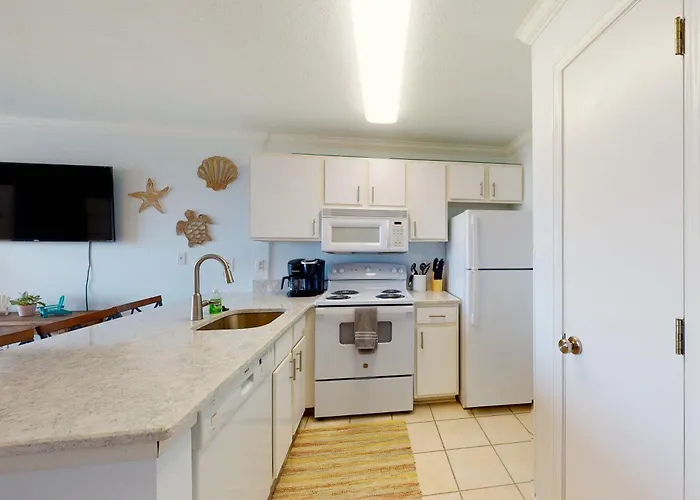 Beautiful Oceanfront With Pool Hot Tub Access Balcony & Wifi *