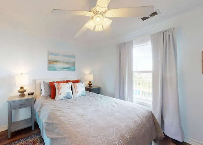 Beautiful Oceanfront With Pool Hot Tub Access Balcony & Wifi