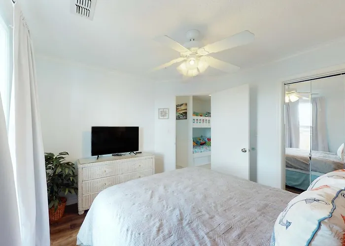 Beautiful Oceanfront With Pool Hot Tub Access Balcony & Wifi *