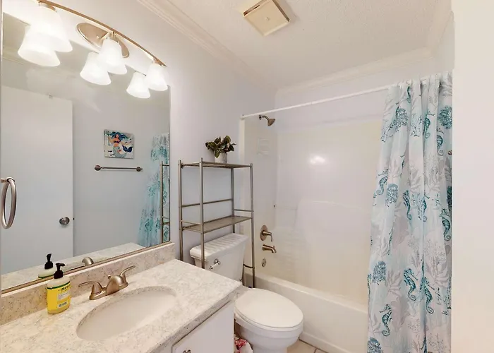 Beautiful Oceanfront With Pool Hot Tub Access Balcony & Wifi Holiday home